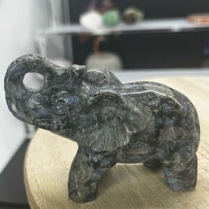 Que Sera Crystal Elephant Carving